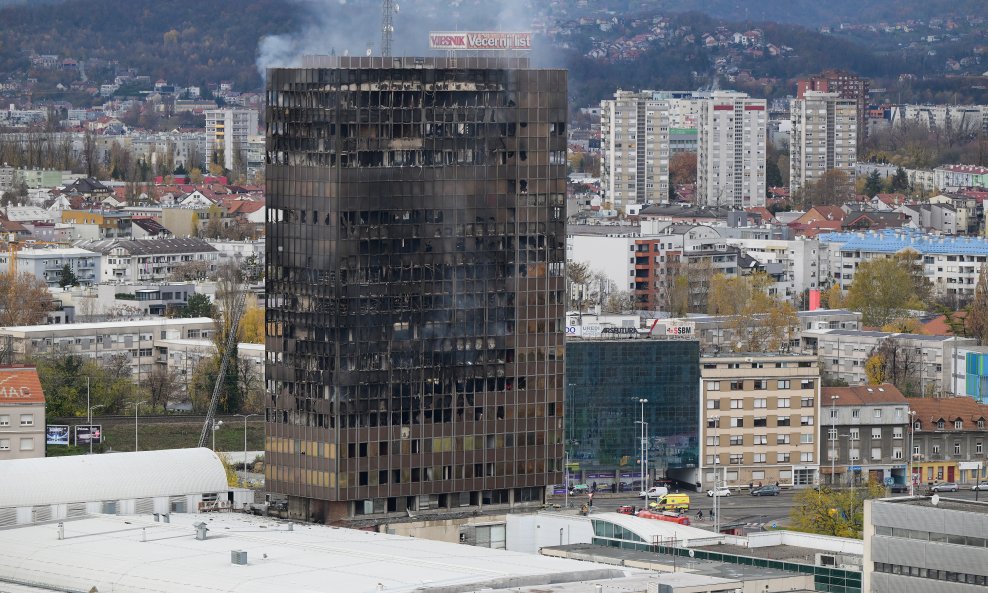 Vjesnikov neboder je uništen u požaru