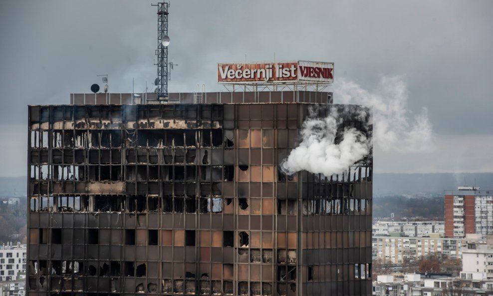 Pogled na tinjajući neboder Vjesnika