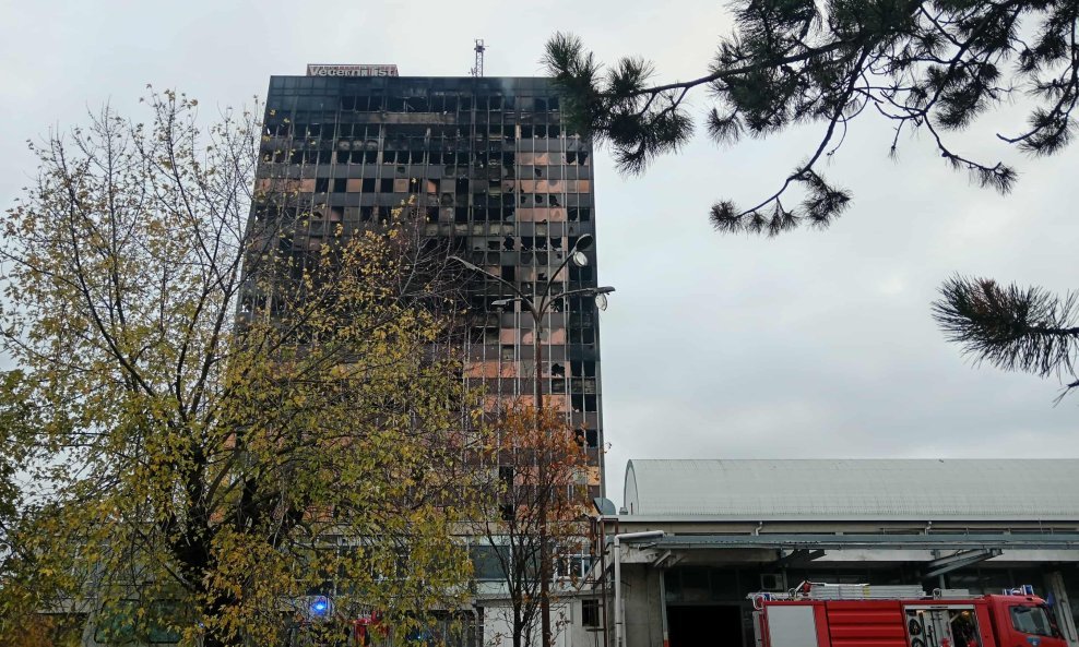 Vatrogasci ispred Vjesnikove zgrade (ilustrativna fotografija)