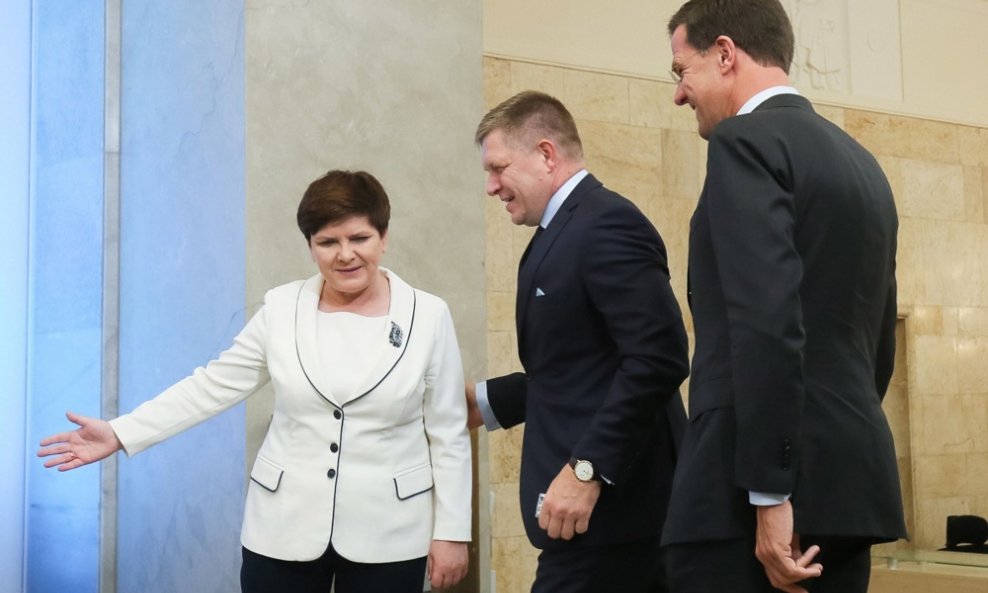 Slovački premijer Robert Fico i glavni tajnik NATO-a Mark Rutte na jednom od ranijih sastanaka s bivšom poljskom premijerkom Polish Prime Minister Beataom Szydlo 2017. godine