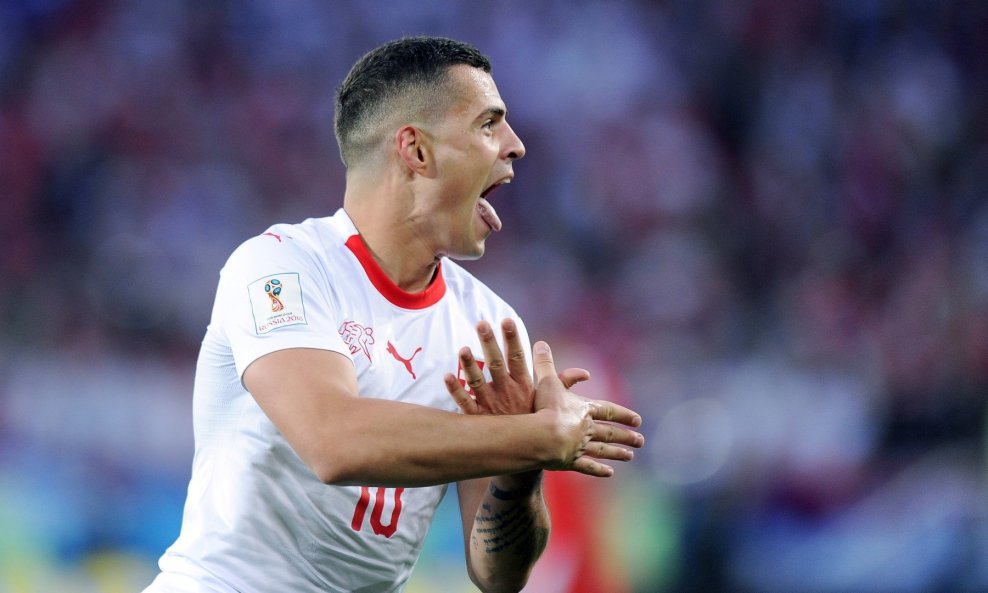 Granit Xhaka zabija gol Srbiji na SP-u 2018.