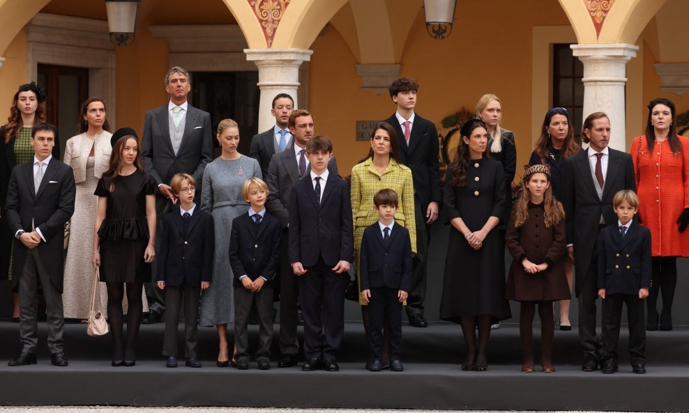 Monegaška obitelj na okupu