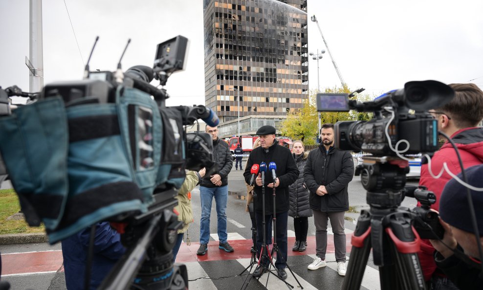 Branko Bačić ispred Vjesnika