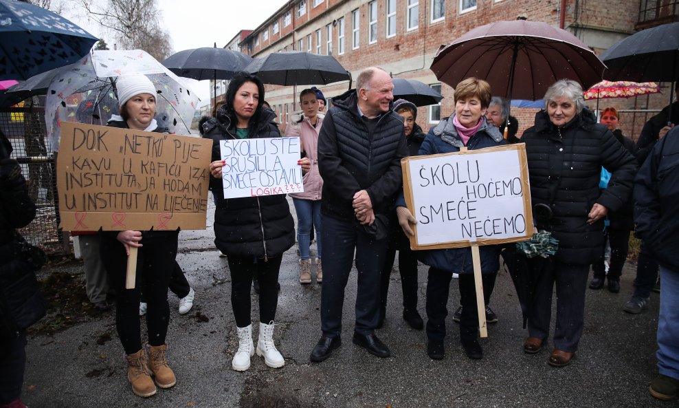 Kraj Bedekovčine održan mirni prosvjed zbog otpada