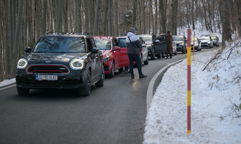 Kolona prema Sljemenu