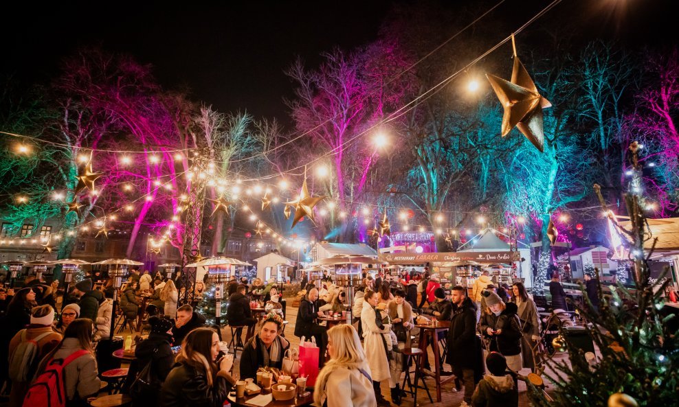 Advent u Karlovcu - Božićni trg