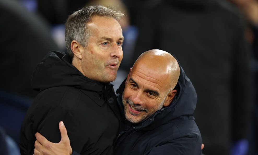 Pep Guardiola (d) i trener Bayera Kasper Hjulmand