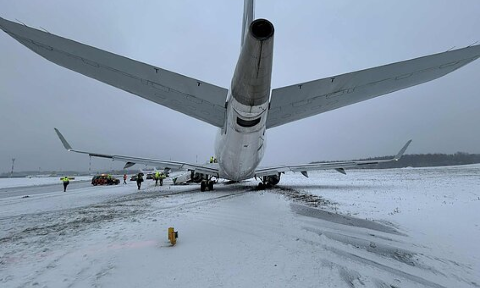 Putnički zrakoplov sletio s piste u Vilniusu