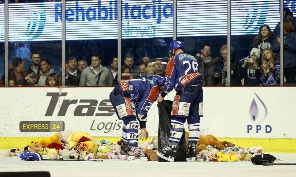 Teddy Bear Toss 2012 (17)