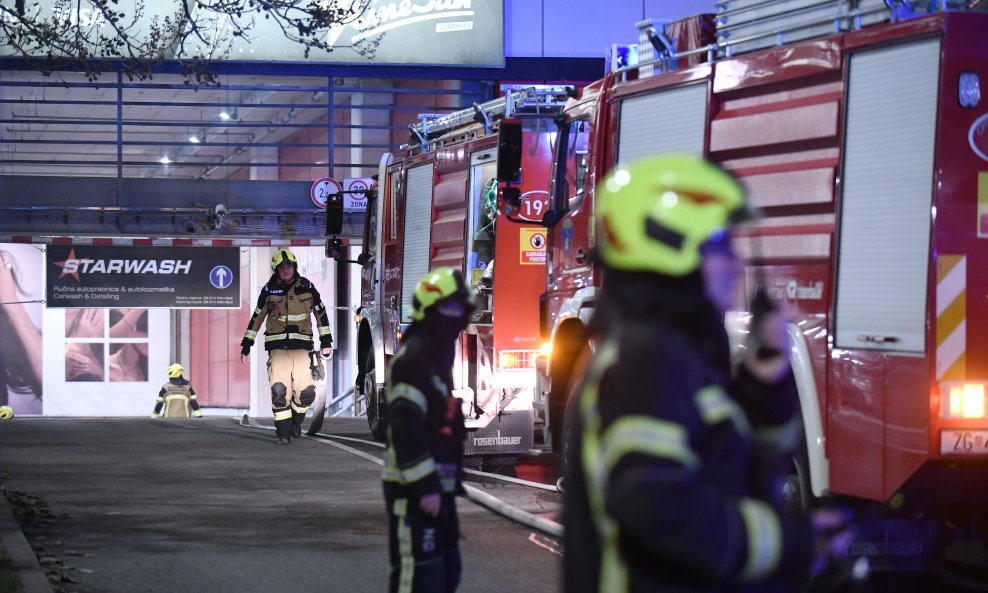 Požar u trgovačkom centru u Zagrebu