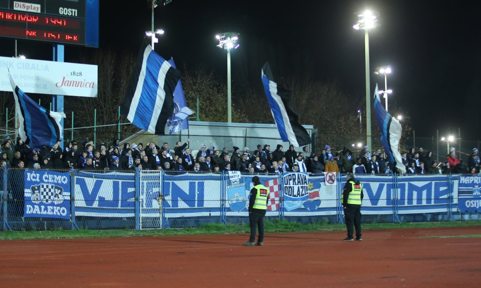 Navijači Osijeka u Vinkovcima