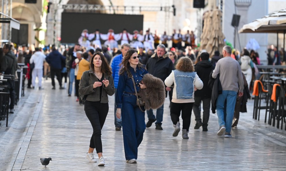 Dio građana Dubrovnika nekoliko je puta obolio od gripe (ilustracija)