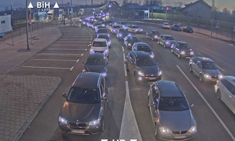 Gužva na granici u Slavonskom Brodu