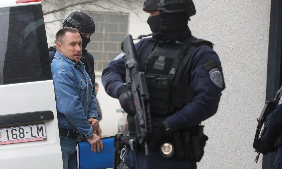 Srđan Mlađan je u pratnji specijalaca doveden iz lepoglavske kaznionice gdje služi kaznu zbog ranijih stravičnih zločina.