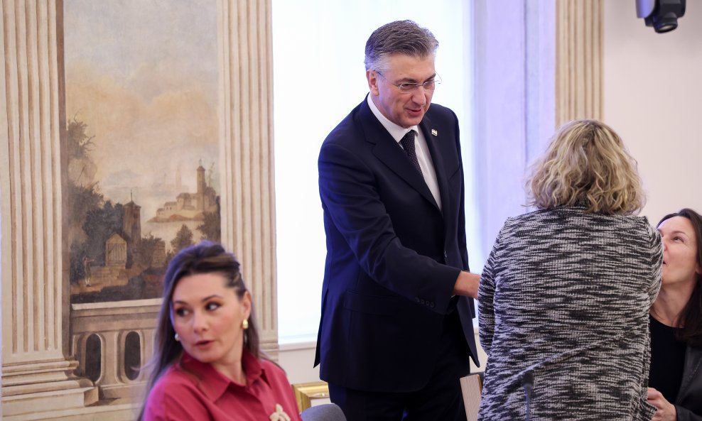 Andrej Plenković u društvu predstavnika osoba s invaliditetom