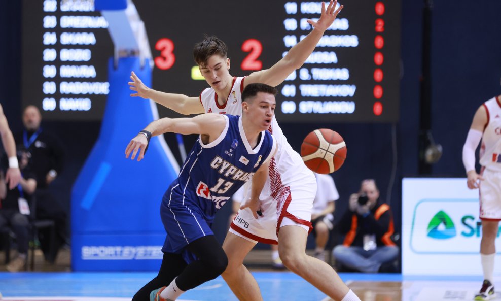 Michael Ružić ( u bijelom dresu)