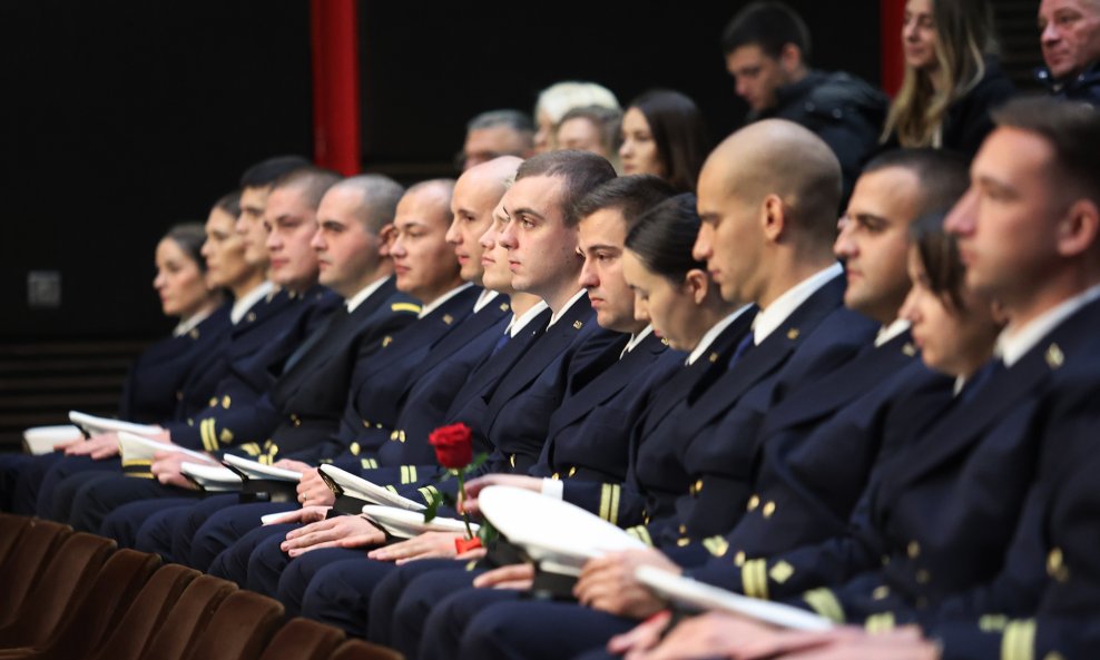 Prva generacija vojno-pomorskih diplomanata