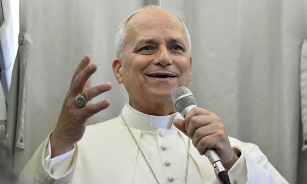 Izvješće je povjerenstvo predalo papi Lavu