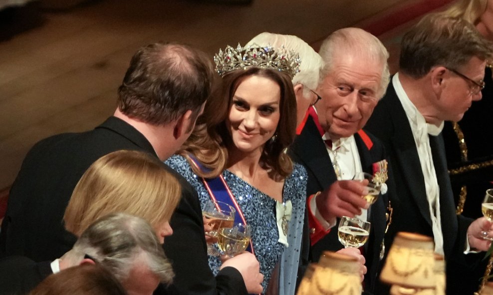 Kate Middleton na državnom banketu