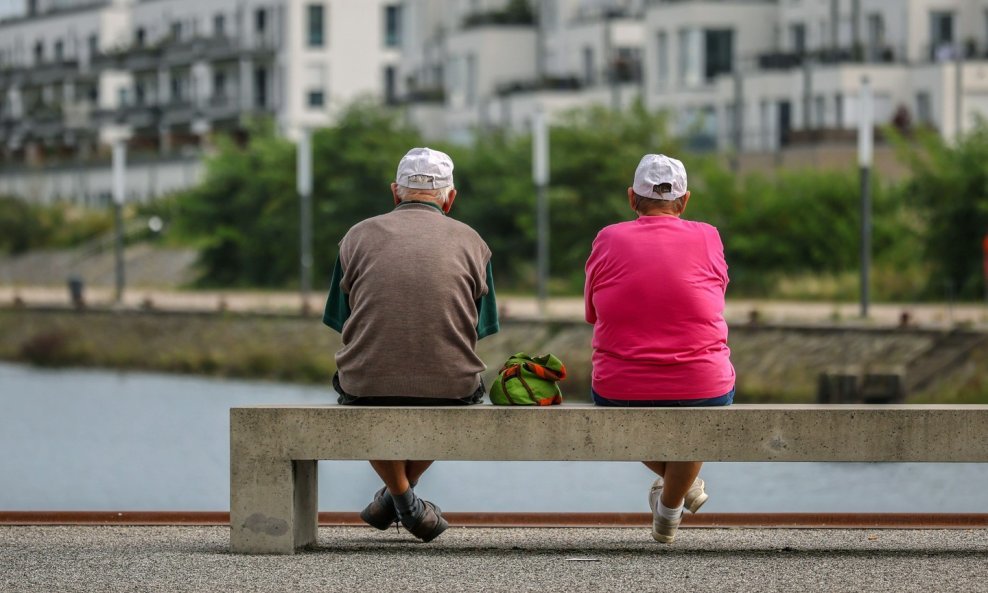 Novost je da se penalizacija na prijevremeno umirovljenje ukida nakon 70. godine života.