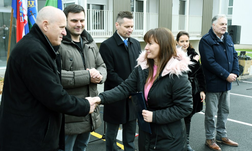 Branko Bačić na dodjeli ključeva stanova u Sisku