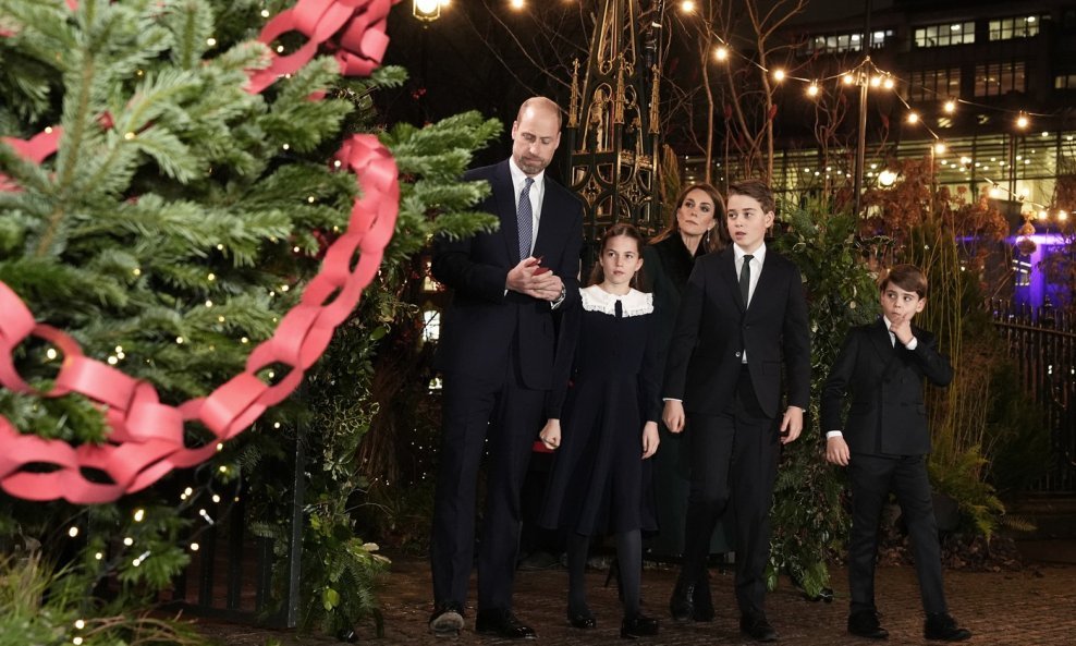 Princ William i Kate Middleton s djecom