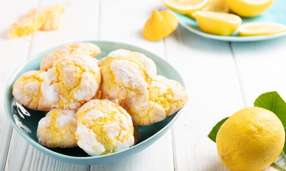 Raspucanci od limuna su mekani keksi obloženi šećerom u prahu