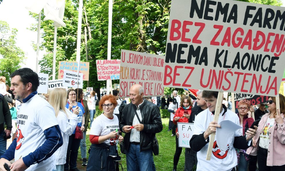 Prosvjed protiv izgradnje megaklaonice peradi u Sisku (svibanj, 2025.)