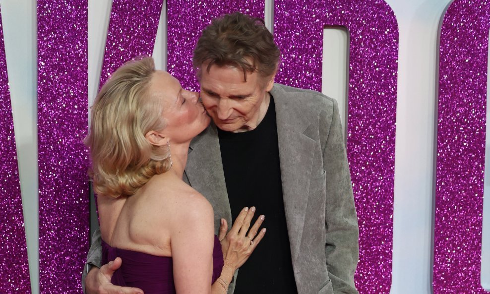 Pamela Anderson i Liam Neeson