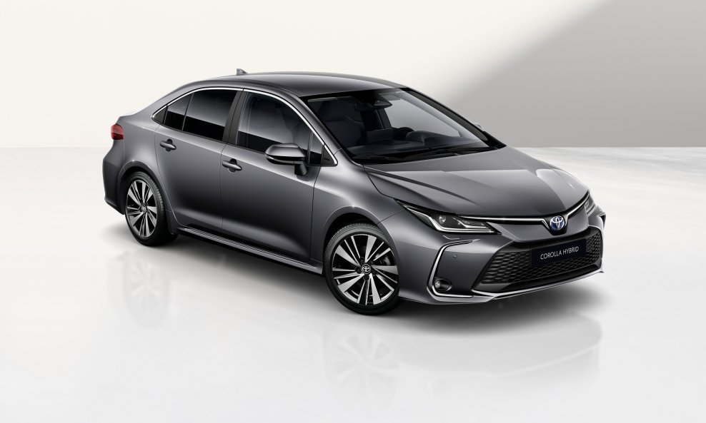 Toyota Corolla Sedan Hybrid Storm Grey metallic siva