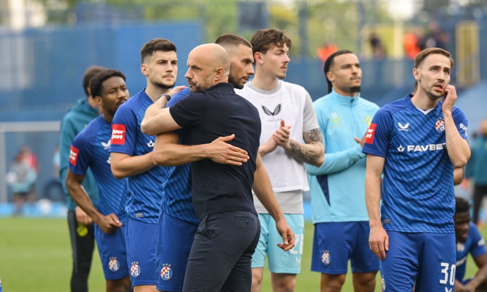 Sandro Perković i igrači Dinama