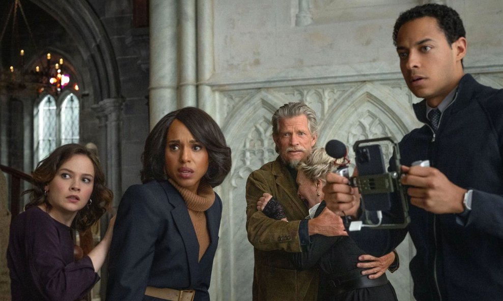 'Wake Up Dead Man: A Knives Out Mystery'