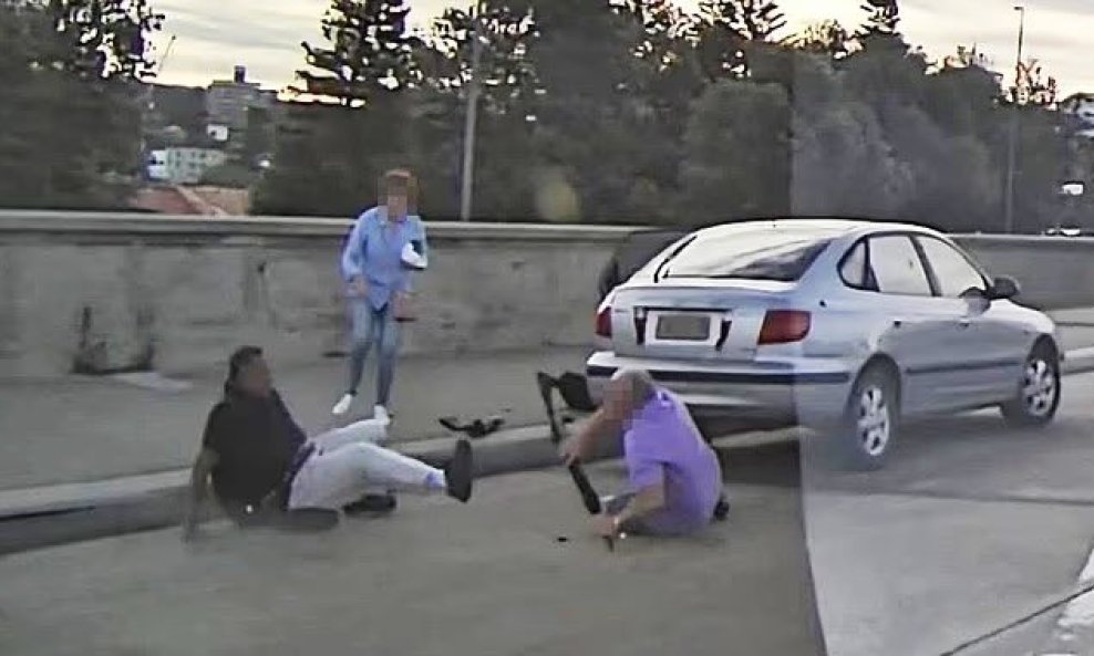 Par se sukobio s napadačem na plaži Bondi