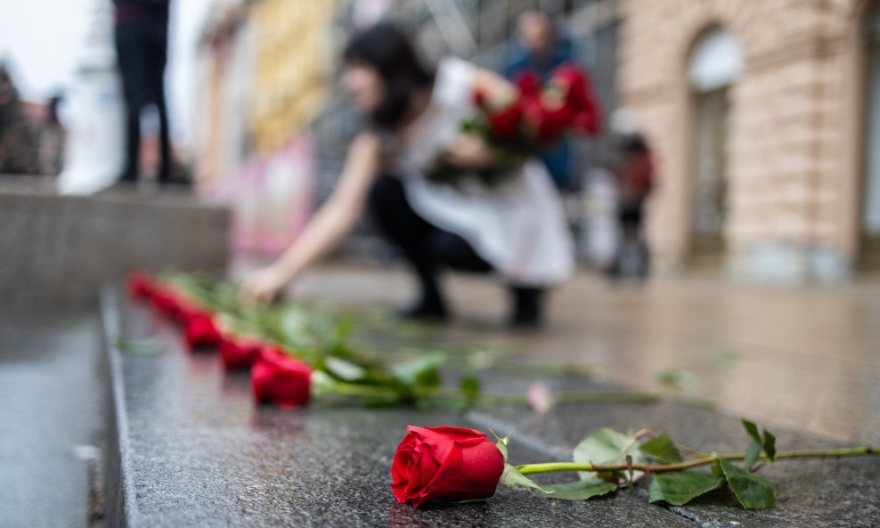 Ruže za žrtve femicida