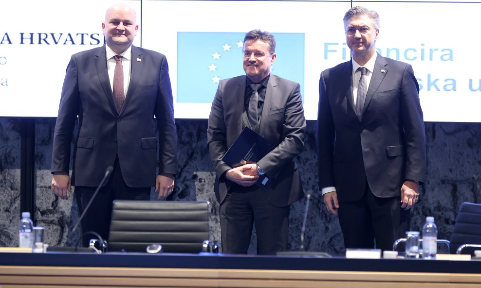 Zagreb: Uručeni ugovori iz Programa Konkurentnost i kohezija za izgradnju centara za gospodarenje otpadom