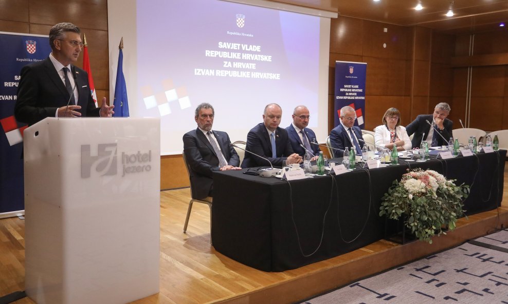 Hrvati izvan Republike Hrvatske