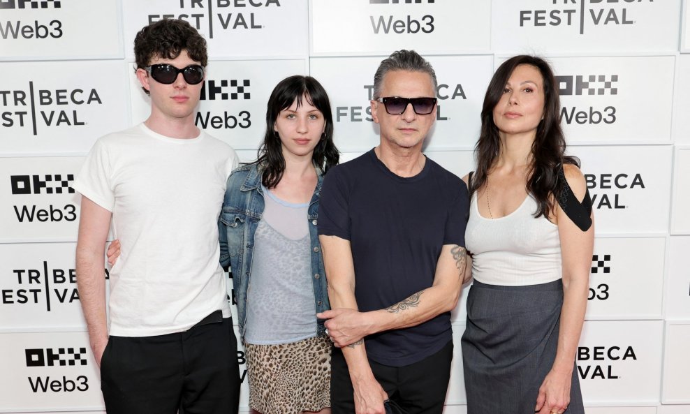 Miles Mullin, Stella Rose Gahan, Dave Gahan i Jennifer Sklias-Gahan