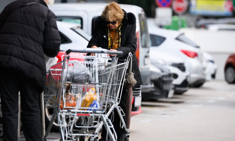 Blagdanska košarica znatno je poskupjela (ilustracija)