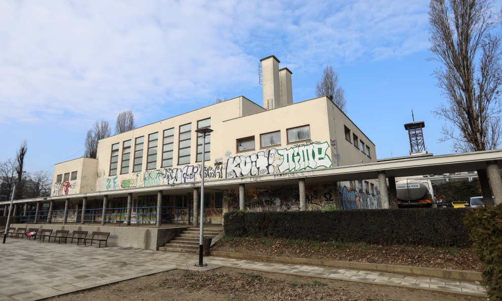 Igralite osnovne škole Augusta Šenoe i zgrada dječjeg vrtića Bajka gdje je otkrivena legionela