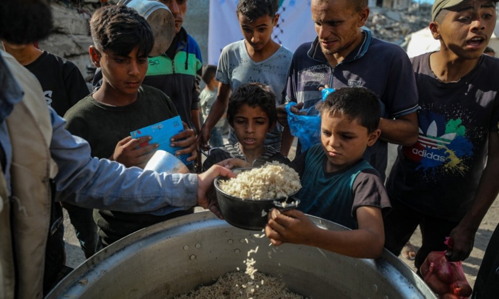 Humanitarne pošiljke hrane u Gazi