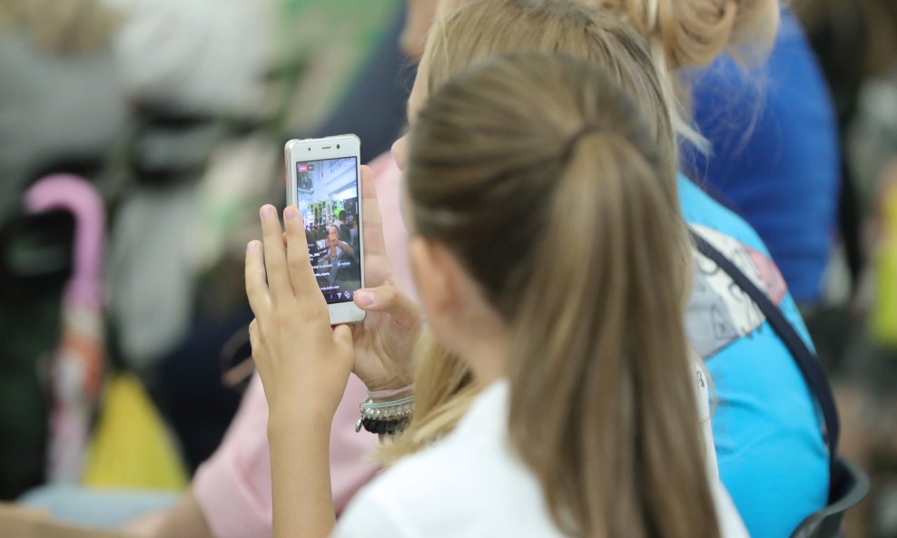 Rizik je veći kod djece koja su dugo na mobitelima