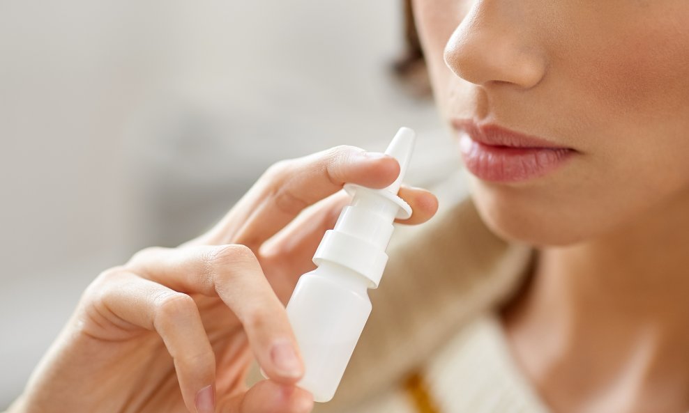 Korištenje spreja za nos