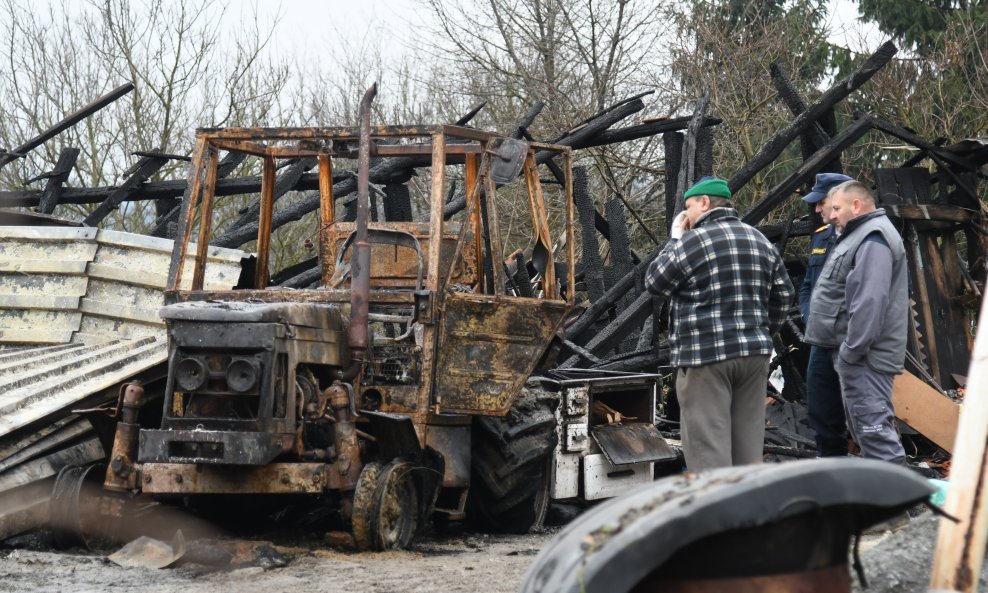 U požaru u Ivanovu Selu izgorio OPG