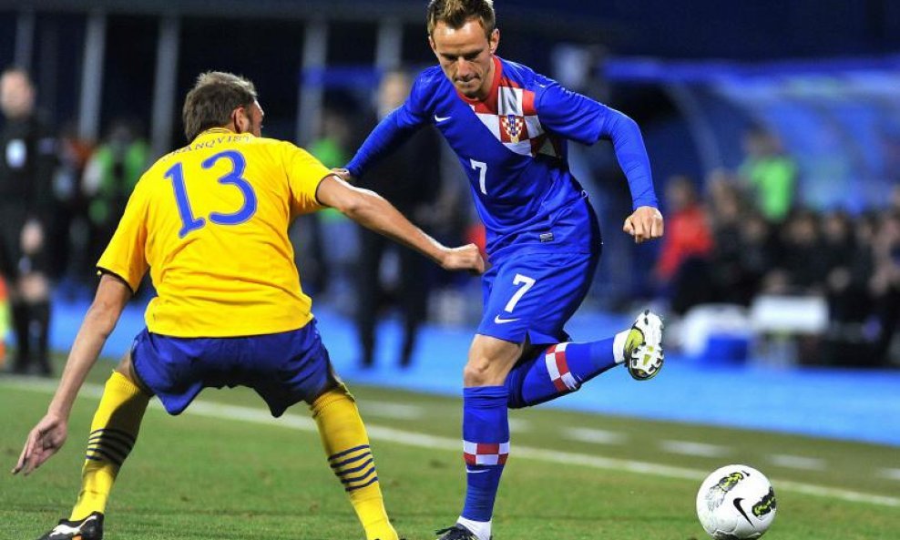 Andreas Grandqvist vs. Ivan Rakitić