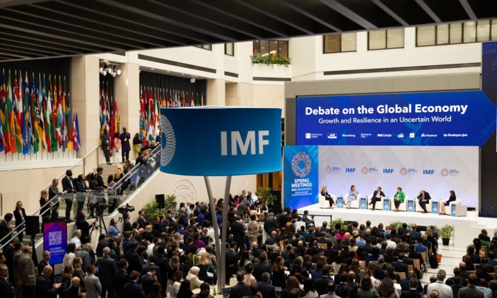 MMF procjenjuje da će globalna ekonomija znatno usporiti, pa čak i ući u recesiju