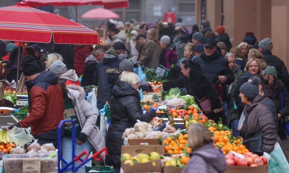 Gospodarstvo nam i dalje raste, iako su građani opterećeni inflacijom i strožim uvjetima kreditiranja (ilustracija)
