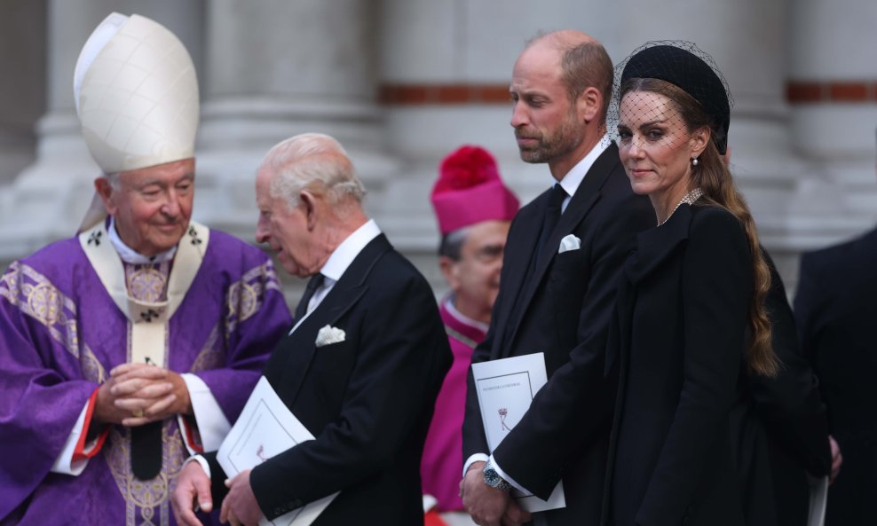 Kralj Charles III, princ William i Kate Middleton