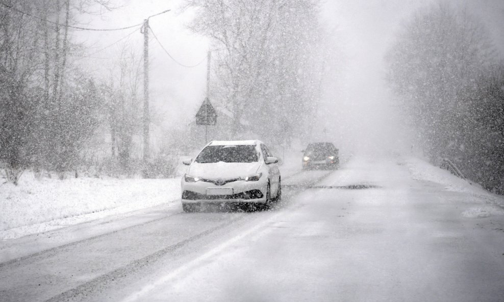 Zimski uvjeti i kako se ponašati u vožnji