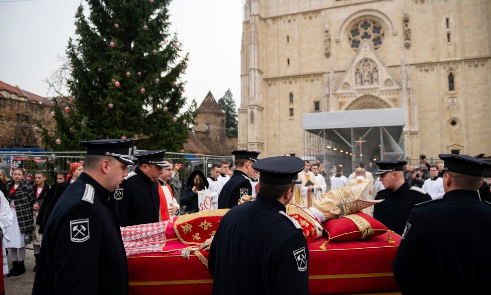 Relikvije bl. Alojzija Stepinca vraćene su u zagrebačku katedralu