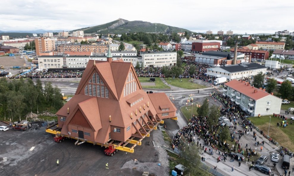 Seljenje crkve u Kiruni u kolovozu 2025. godine